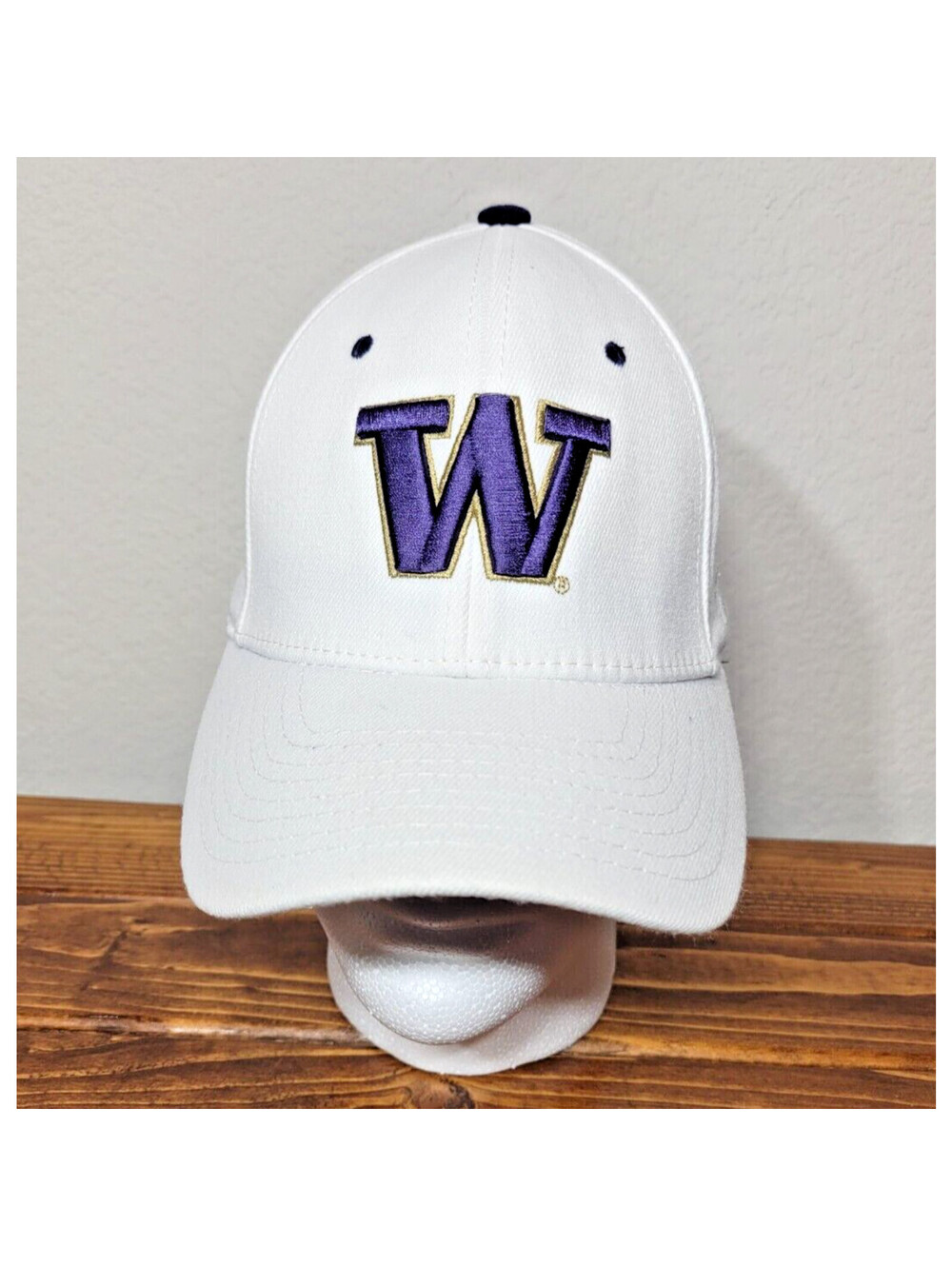 UW Huskies Flex Fit M / L Zephyr Hat Cap University of Washington NCAA White